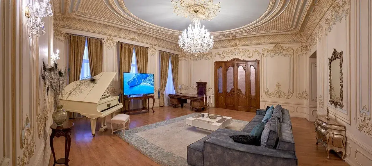 Ночной вид на Неву из апартаментов Neva Palace